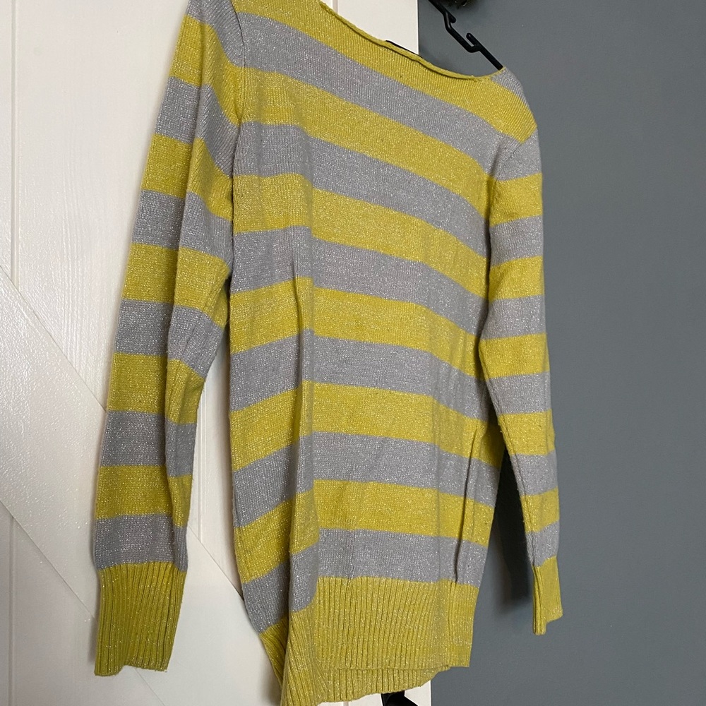 Sweater - Picture 2 of 3